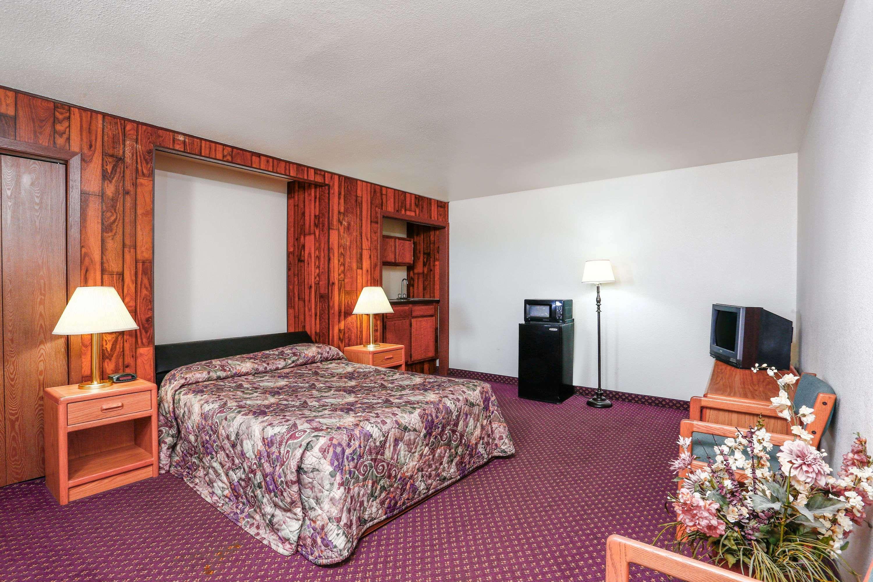Travelodge By Wyndham Deer Lodge Montana Exterior foto